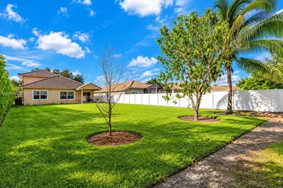 15203 SW 52nd St, Miramar, FL 33027 - Photo 4