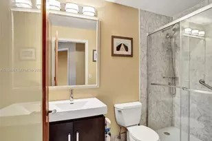 10639 Lago Welleby Dr, Sunrise, FL 33351 - Photo 12