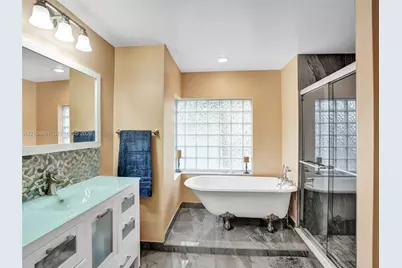 10639 Lago Welleby Dr, Sunrise, FL 33351 - Photo 4