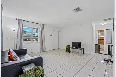 6802 NW 58th Ct, Tamarac, FL 33321 - Photo 4