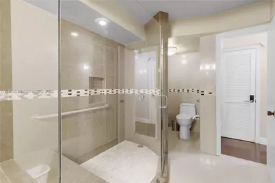 6423 Collins Ave #703, Miami Beach, FL 33141 - Photo 30