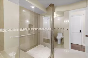 6423 Collins Ave, Miami Beach, FL 33141 - Photo 30