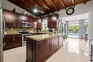 911 SW 51st Ave, Plantation, FL 33317 - Photo 10