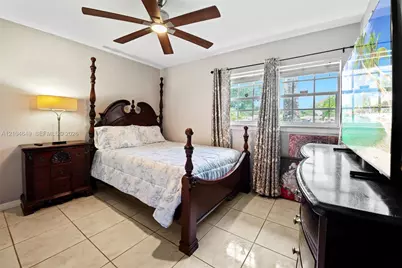 911 SW 51st Ave, Plantation, FL 33317 - Photo 18