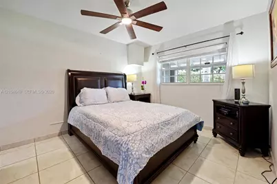 911 SW 51st Ave, Plantation, FL 33317 - Photo 16