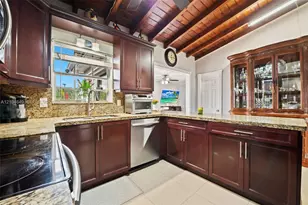 911 SW 51st Ave, Plantation, FL 33317 - Photo 12