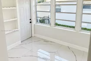 250 NW 34th Ave, Miami, FL 33125 - Photo 14