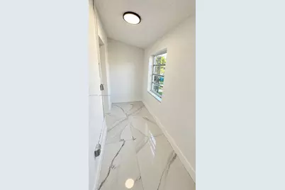 250 NW 34th Ave, Miami, FL 33125 - Photo 20