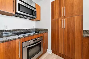 300 S Biscayne Blvd, Miami, FL 33131 - Photo 16