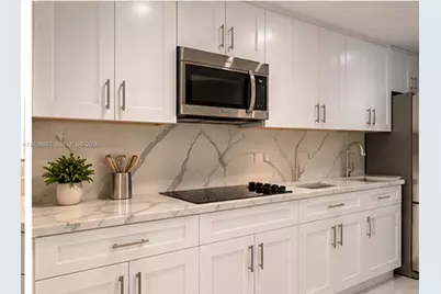 825 Brickell Bay Dr #1049, Miami, FL 33131 - Photo 2