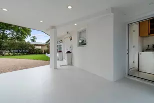 1910 NW 36th St, Oakland Park, FL 33309 - Photo 8