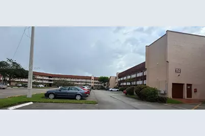 9350 Sunrise Lakes Blvd #201, Sunrise, FL 33322 - Photo 2