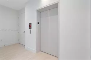2411 Laguna Cir, Miami, FL 33180 - Photo 18
