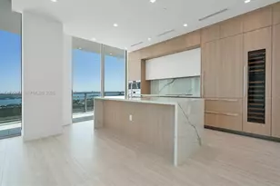 2411 Laguna Cir, Miami, FL 33180 - Photo 24