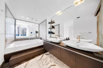 200 Biscayne Boulevard Way #904, Miami, FL 33131 - Photo 6