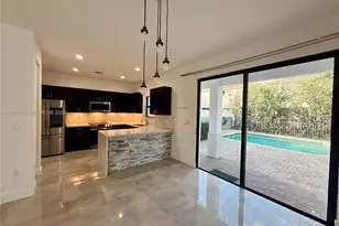 717 NE 191st St, Miami, FL 33179 - Photo 2