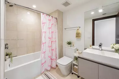 1000 Brickell Plz #4706, Miami, FL 33131 - Photo 38