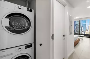 121 NE 5th St, Miami, FL 33132 - Photo 18