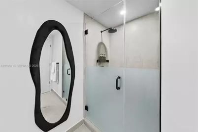121 NE 5th St #3304, Miami, FL 33132 - Photo 18