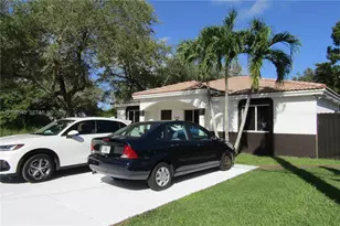 21935 SW 102nd Ave, Cutler Bay, FL 33190 - Photo 2