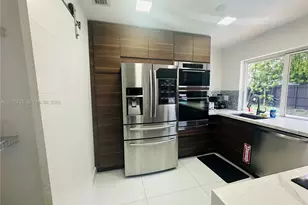 851 NE 205th St, Miami, FL 33179 - Photo 16