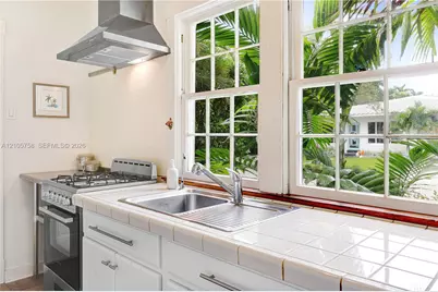 668 NE 70th St, Miami, FL 33138 - Photo 18