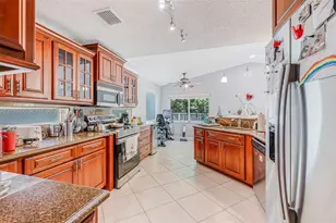 1065 Weeping Willow Way, Hollywood, FL 33019 - Photo 10