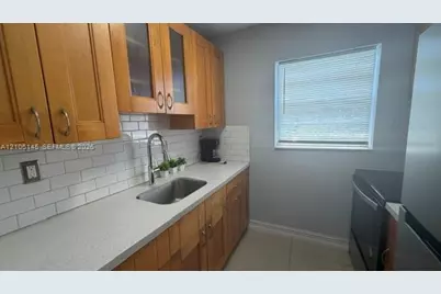 110 SE 7th St #10, Hallandale Beach, FL 33009 - Photo 6