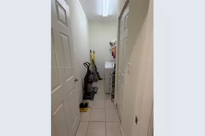 3277 W 100th Ter, Hialeah, FL 33018 - Photo 12