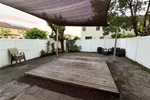 3402 W 105th St, Hialeah, FL 33018 - Photo 16