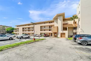 8887 Fontainebleau Blvd, Miami, FL 33172 - Photo 2