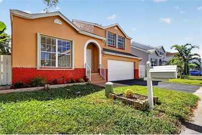 10760 SW 11th Dr, Davie, FL 33324 - Photo 2