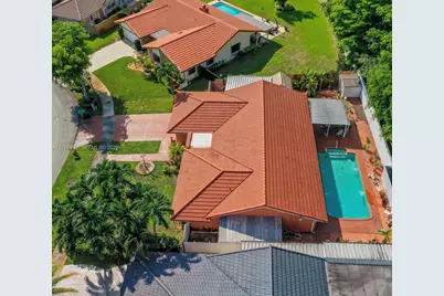6537 NW 201st Ter, Hialeah, FL 33015 - Photo 2