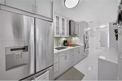 335 Collins #203, Miami Beach, FL 33139 - Photo 2
