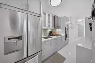 335 Collins, Miami Beach, FL 33139 - Photo 2