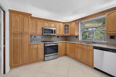 10541 Taft St, Pembroke Pines, FL 33026 - Photo 18
