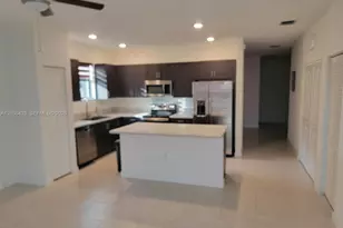 2562 SE 2nd St, Homestead, FL 33033 - Photo 4