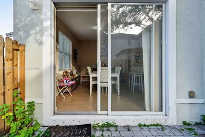 152 SE 29th Ave #9, Homestead, FL 33033 - Photo 6
