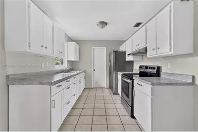 15380 NE 14th Ave, North Miami Beach, FL 33162 - Photo 12