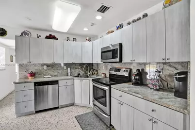 645 W 16th St, Hialeah, FL 33010 - Photo 8