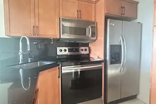 2899 Collins Ave, Miami Beach, FL 33140 - Photo 2