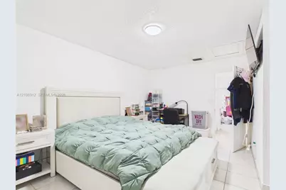 1142 W 42nd St #19, Hialeah, FL 33012 - Photo 12