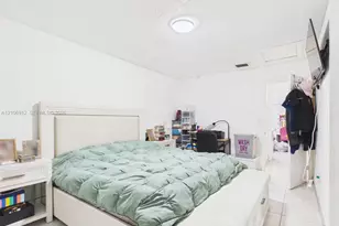 1142 W 42nd St, Hialeah, FL 33012 - Photo 12