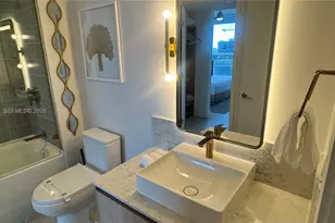 159 NE 6th St, Miami, FL 33131 - Photo 18