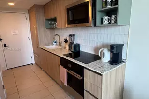 159 NE 6th St, Miami, FL 33131 - Photo 12