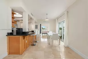 1040 10th St, Miami Beach, FL 33139 - Photo 12