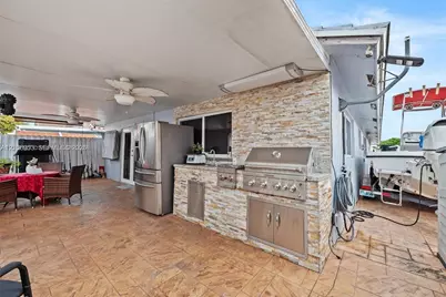 8765 NW 111th Ter, Hialeah Gardens, FL 33018 - Photo 16