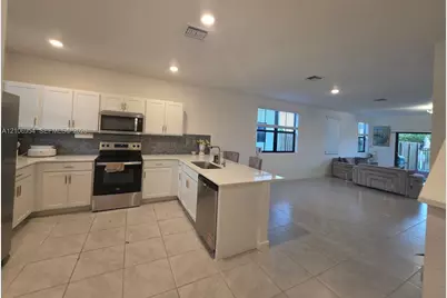 1424 NE 4th Ave, Florida City, FL 33034 - Photo 4