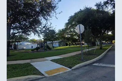 6325 Miami Lakeway, Miami Lakes, FL 33014 - Photo 4