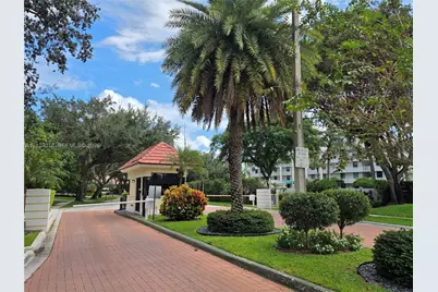 3716 Whitehall Dr #304, West Palm Beach, FL 33401 - Photo 2